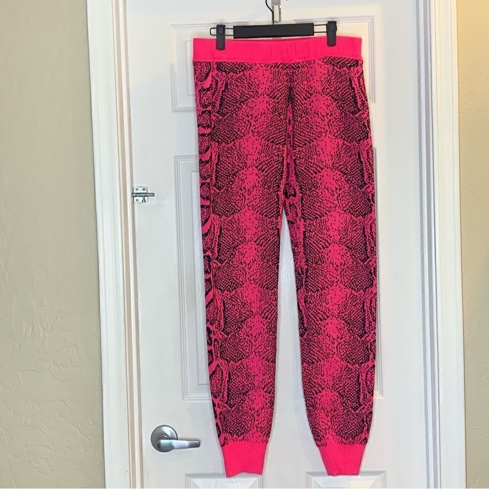 Day & Night Cozy Knit Snakeskin Print Joggers Pink and Black Size Large